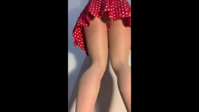 肉丝小姐姐的憋尿挑战！